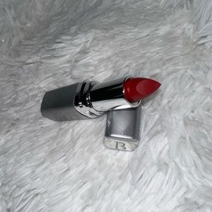 Bombshell red lipstick